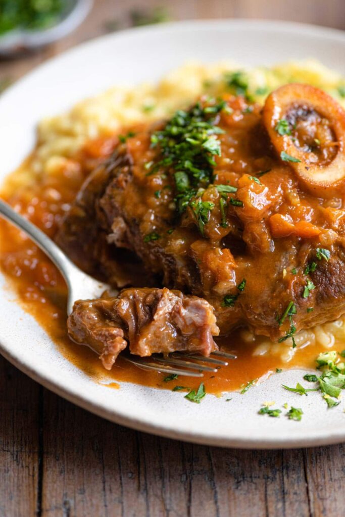 Ossobuco mềm tan ăn cùng risotto alla milanese