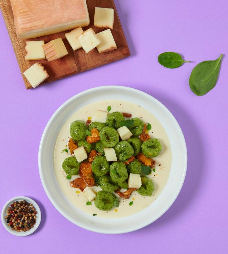 Gnocchi rau chân vit sốt taleggio